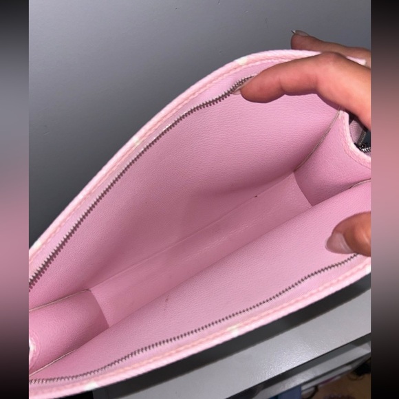 LV TOILETRY DUPE - Picture 3 of 6